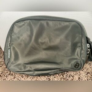 Lululemon 2L Green Belt Bag